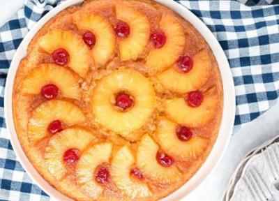 طرز تهیه کیک برگردان آناناس؛ کیک کاراملی با آناناس و گیلاس طرز تهیه کیک برگردان آناناس؛ کیک کاراملی با آناناس و گیلاس